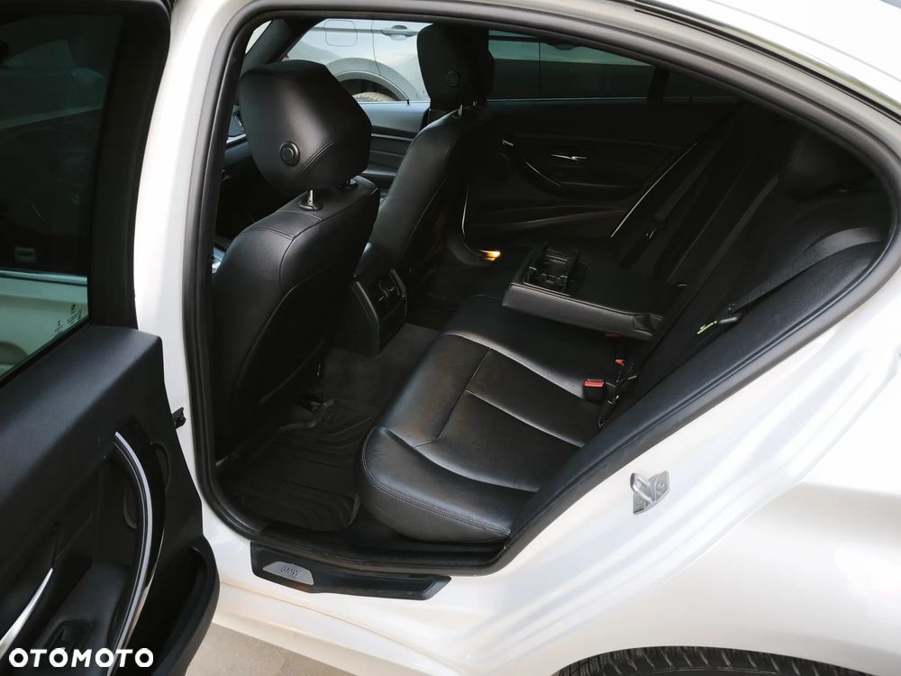 BMW Seria 3 328i Luxury Line - 15