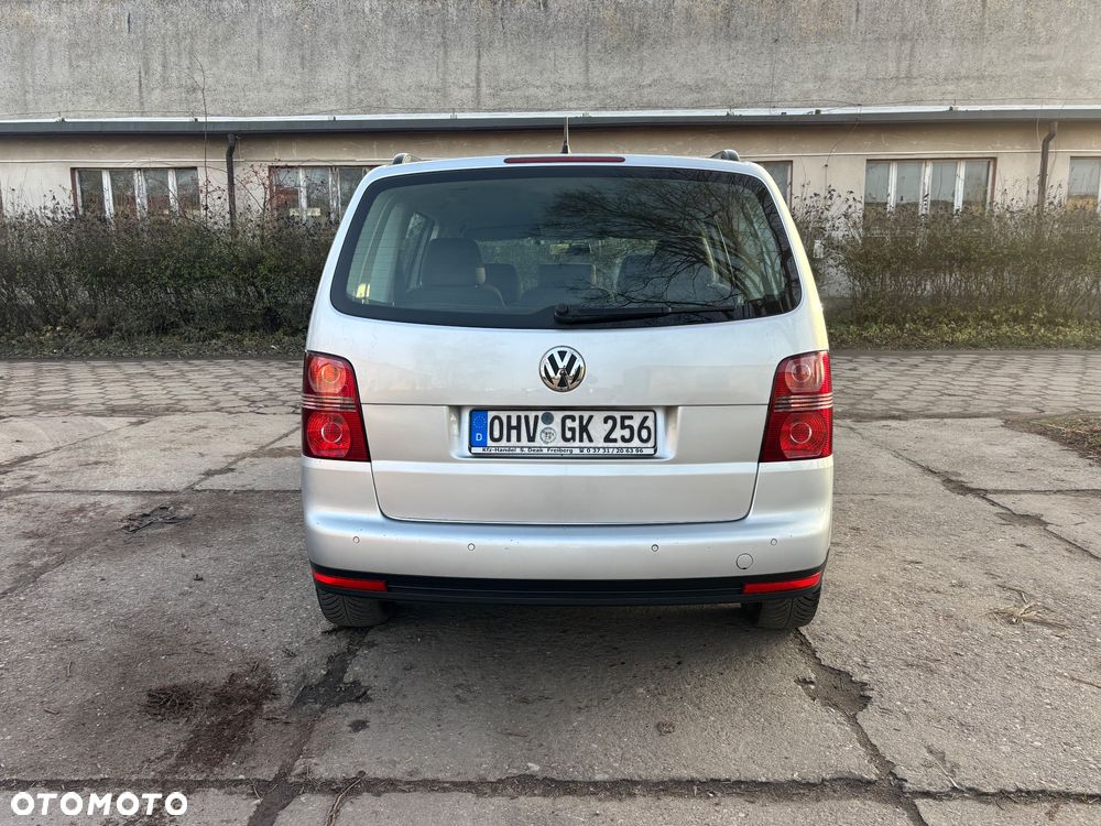 Volkswagen Touran 1.9 TDI DSG Conceptline - 5