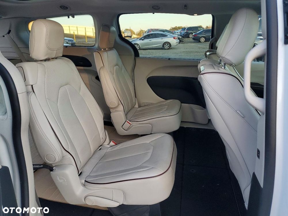 Chrysler Pacifica - 9