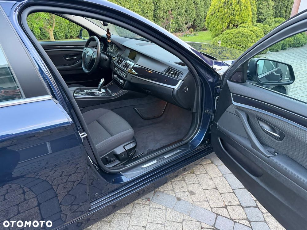 BMW Seria 5 520i - 7