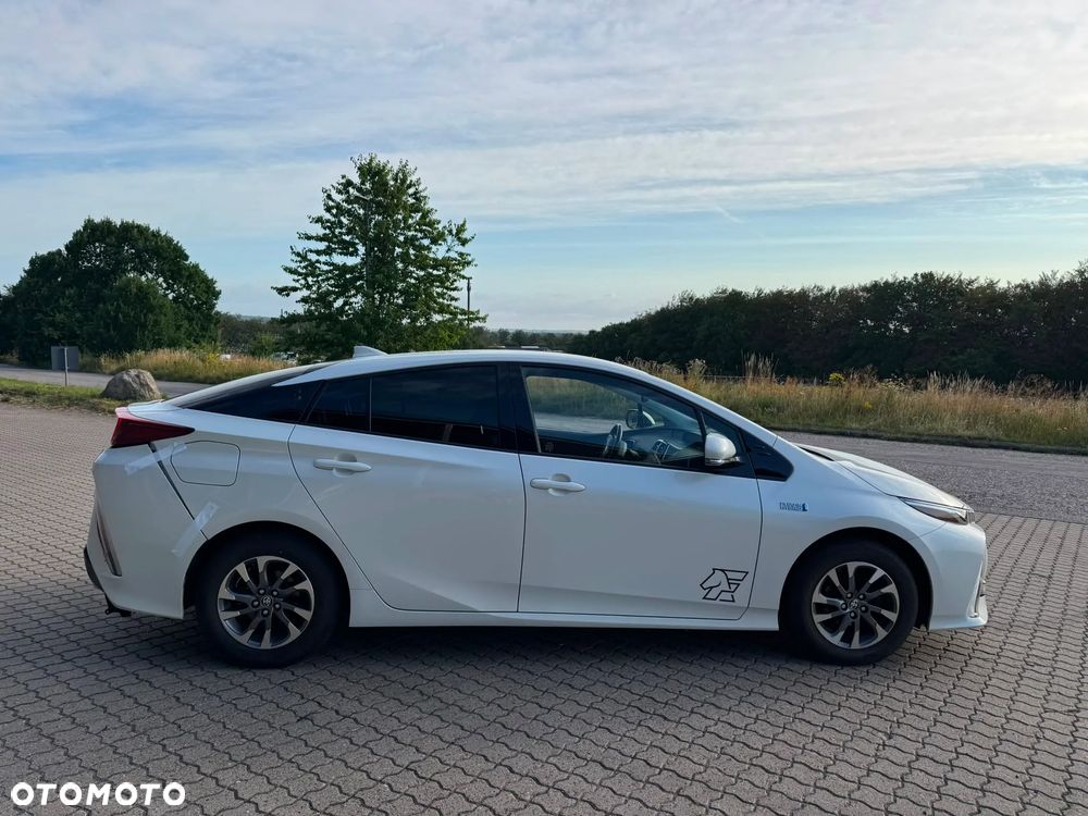 Toyota Prius Hybrid Executive - 8