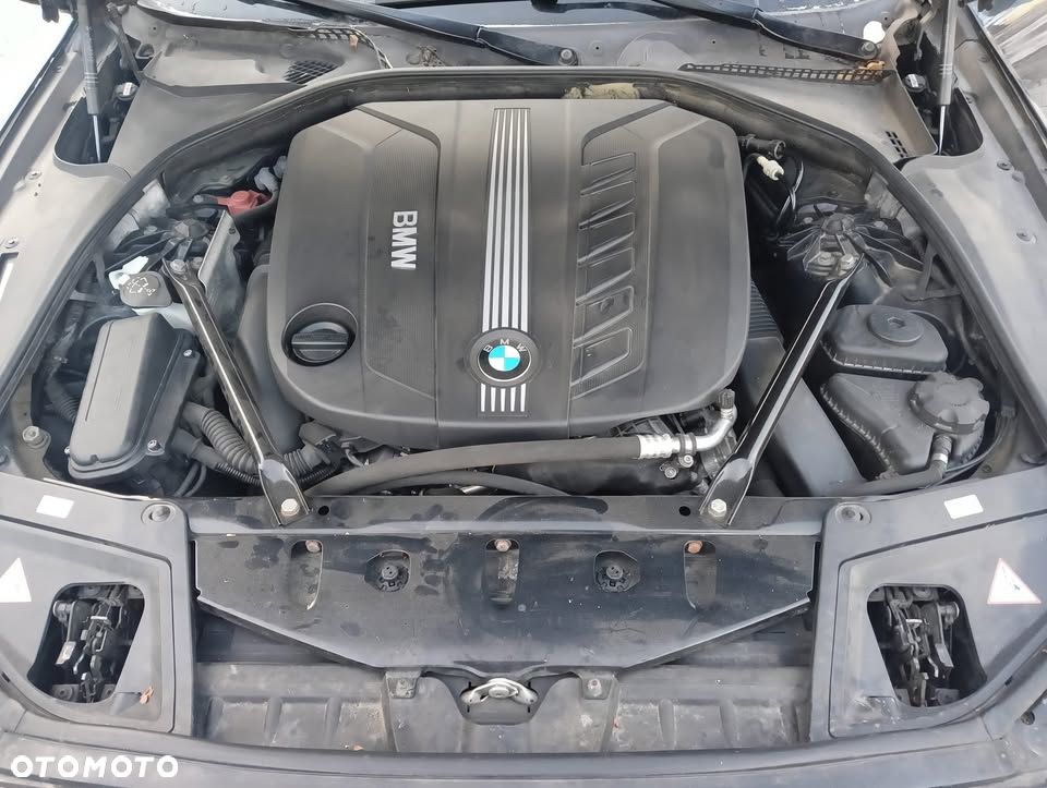 BMW Seria 5 530d xDrive - 14