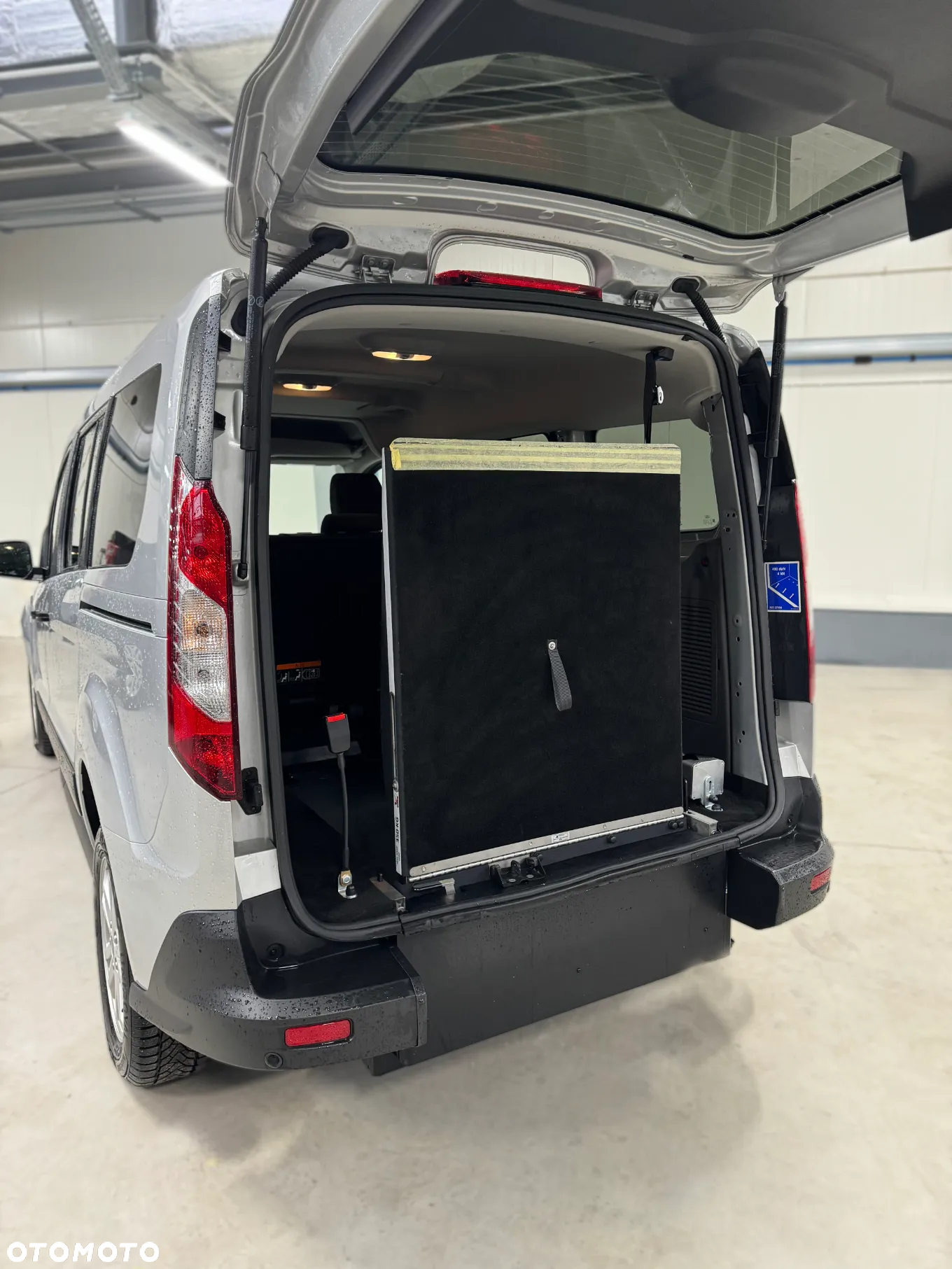 Ford Transit Connect - 8