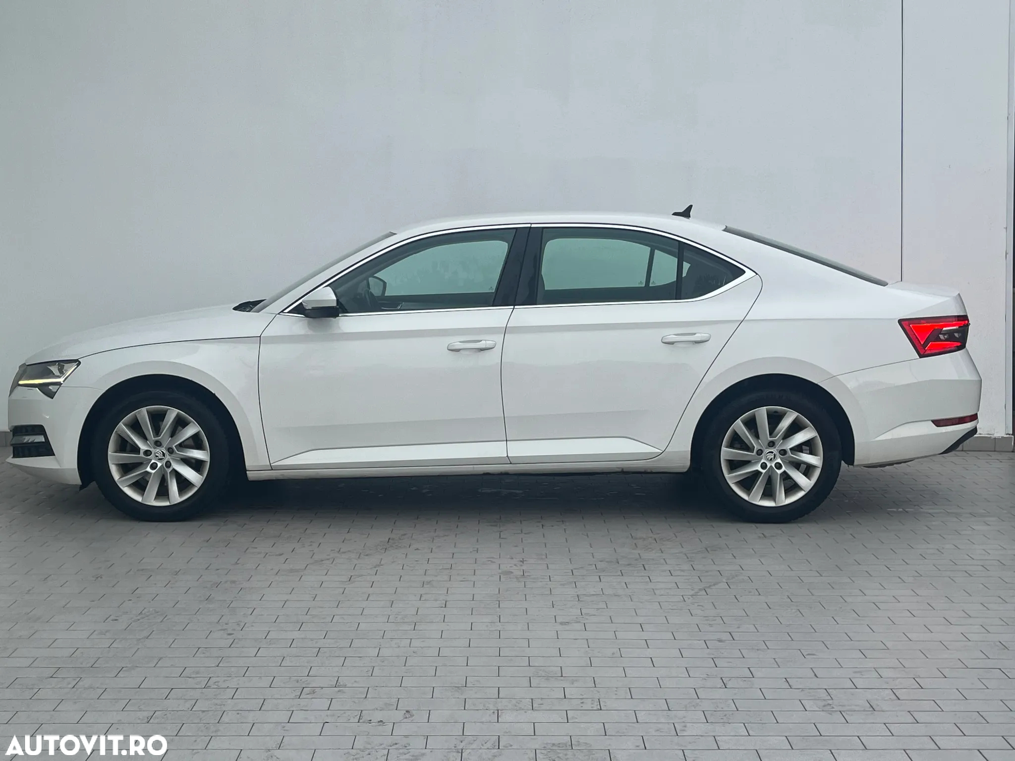 Skoda Superb 2.0 TDI DSG Ambition - 3