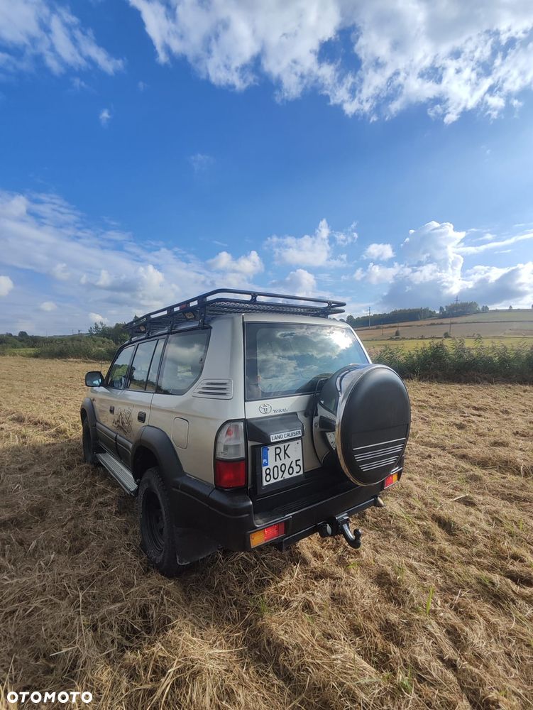 Toyota Land Cruiser - 10