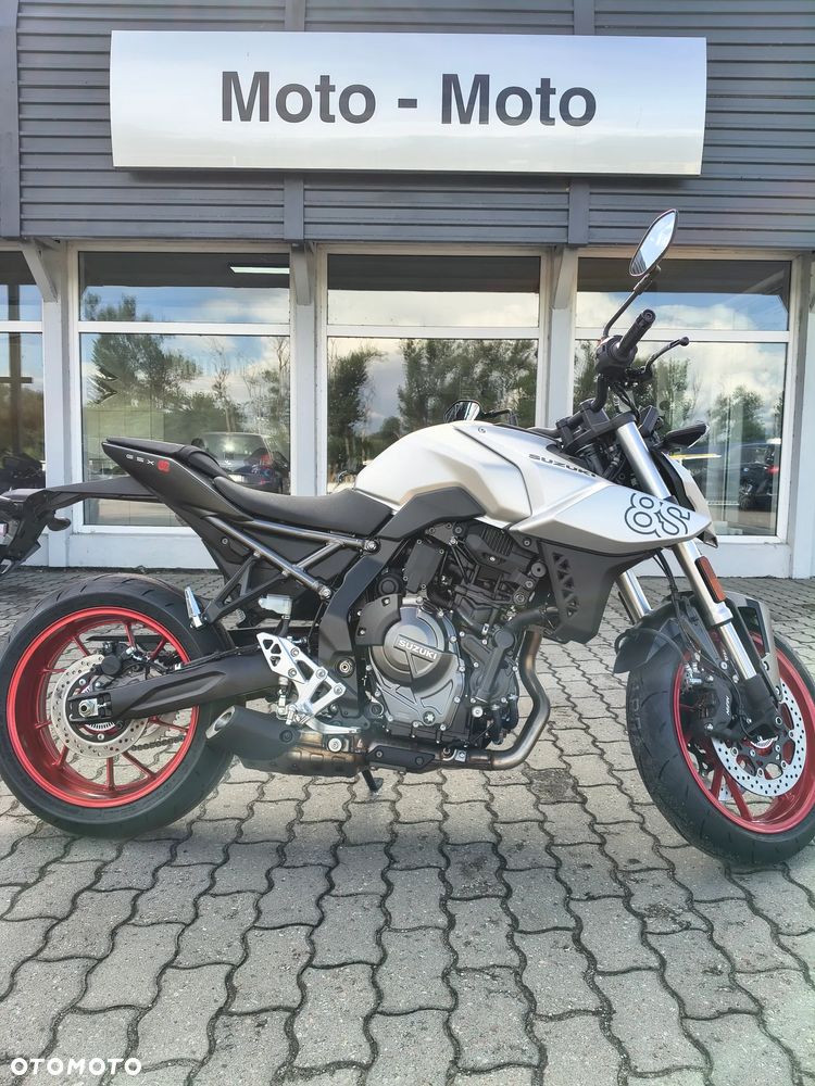 Suzuki GSX - 8