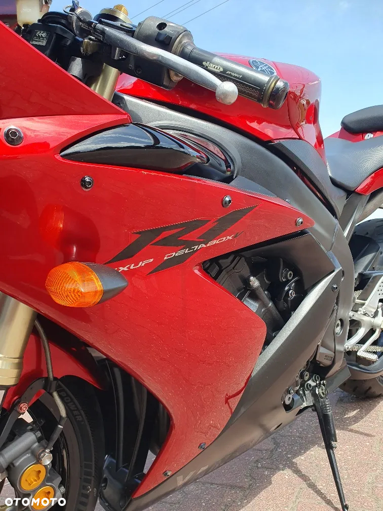 Yamaha R1 - 12