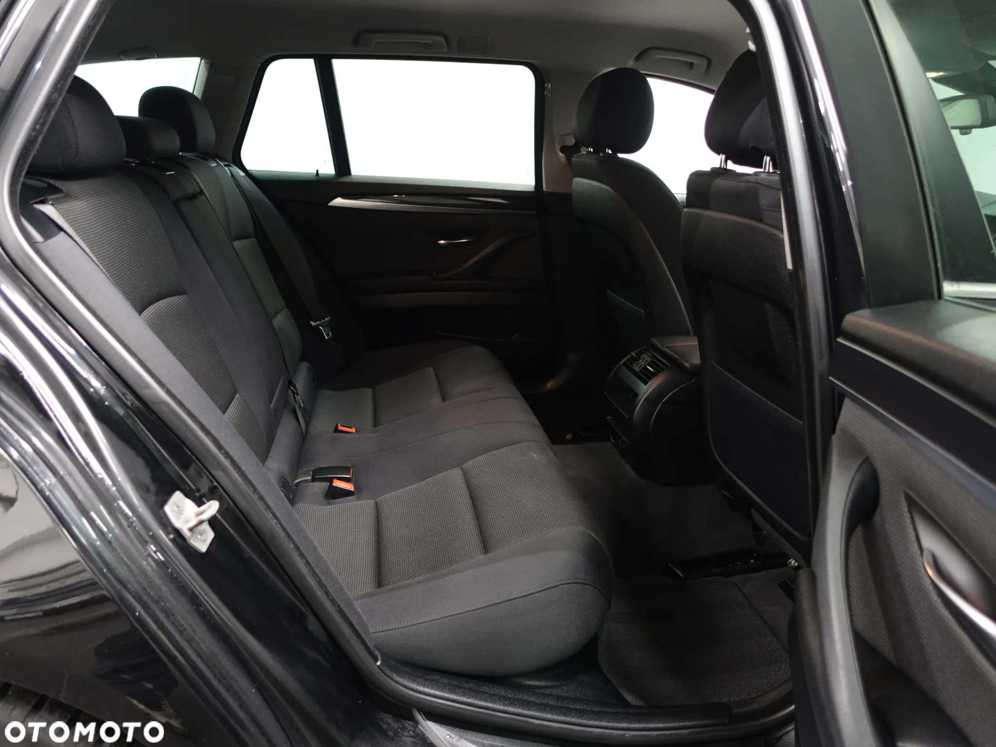 BMW Seria 5 520d xDrive Touring - 28