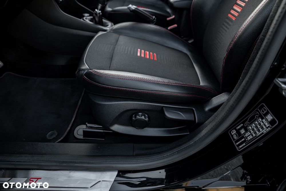 Ford Fiesta 1.0 EcoBoost ST-Line Red ASS - 18