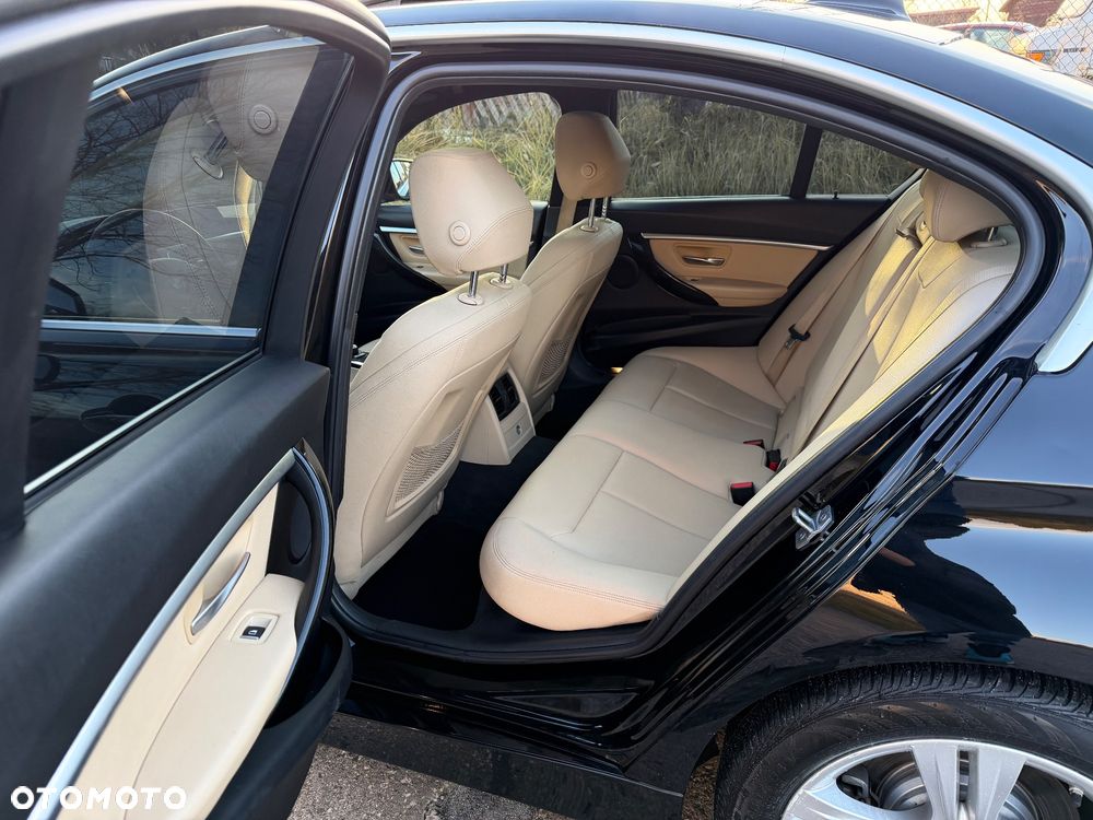 BMW Seria 3 330i Edition Luxury Line Purity - 23