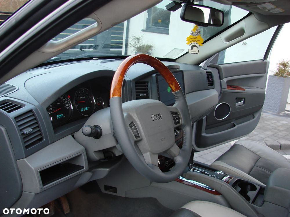 Jeep Grand Cherokee - 15