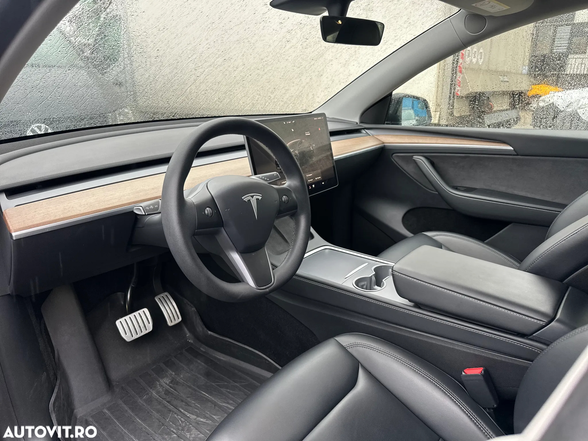 Tesla Model Y - 5