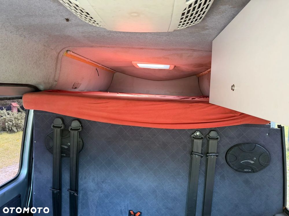 Mercedes-Benz Sprinter - 9