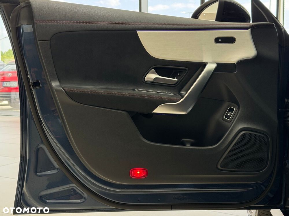 Mercedes-Benz CLA 250 E AMG Line 8G-DCT - 13