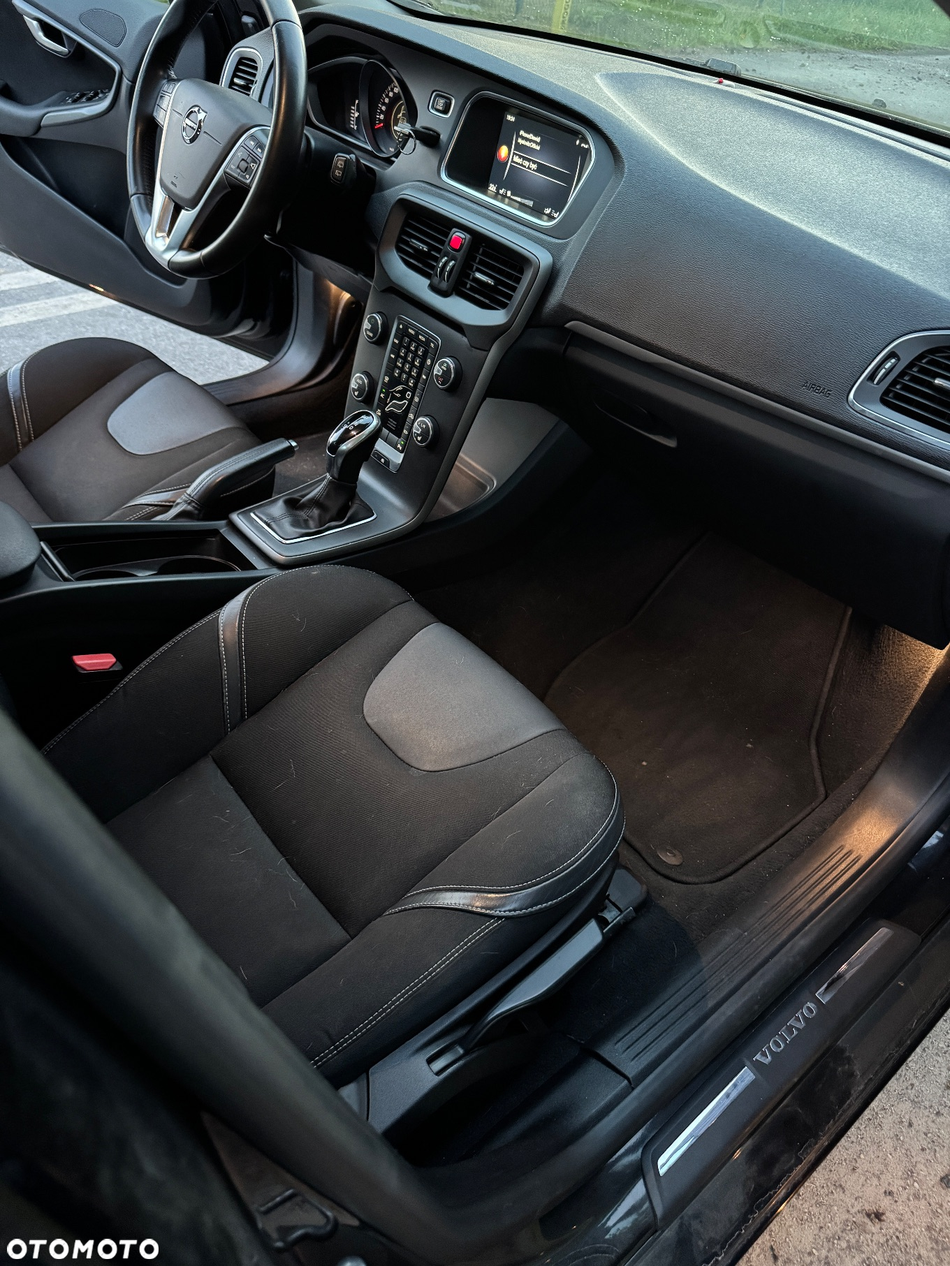 Volvo V40 D2 Drive-E R-Design Momentum - 20