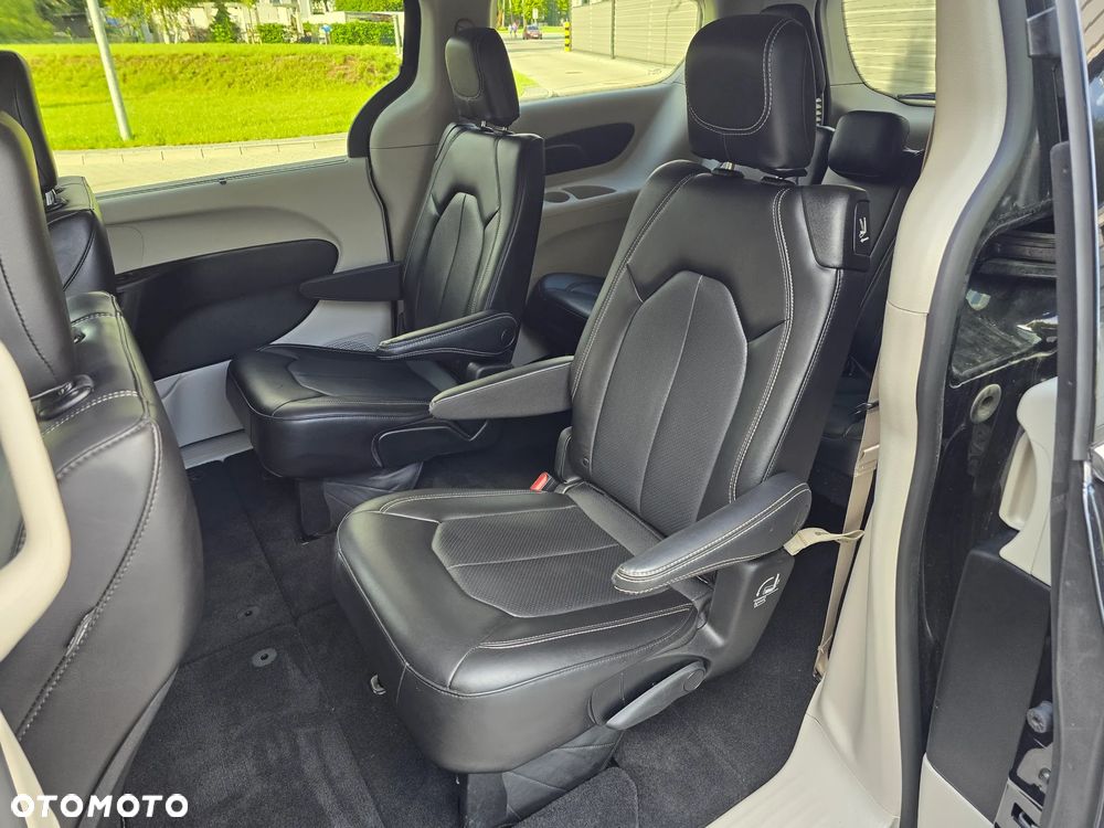 Chrysler Pacifica - 28