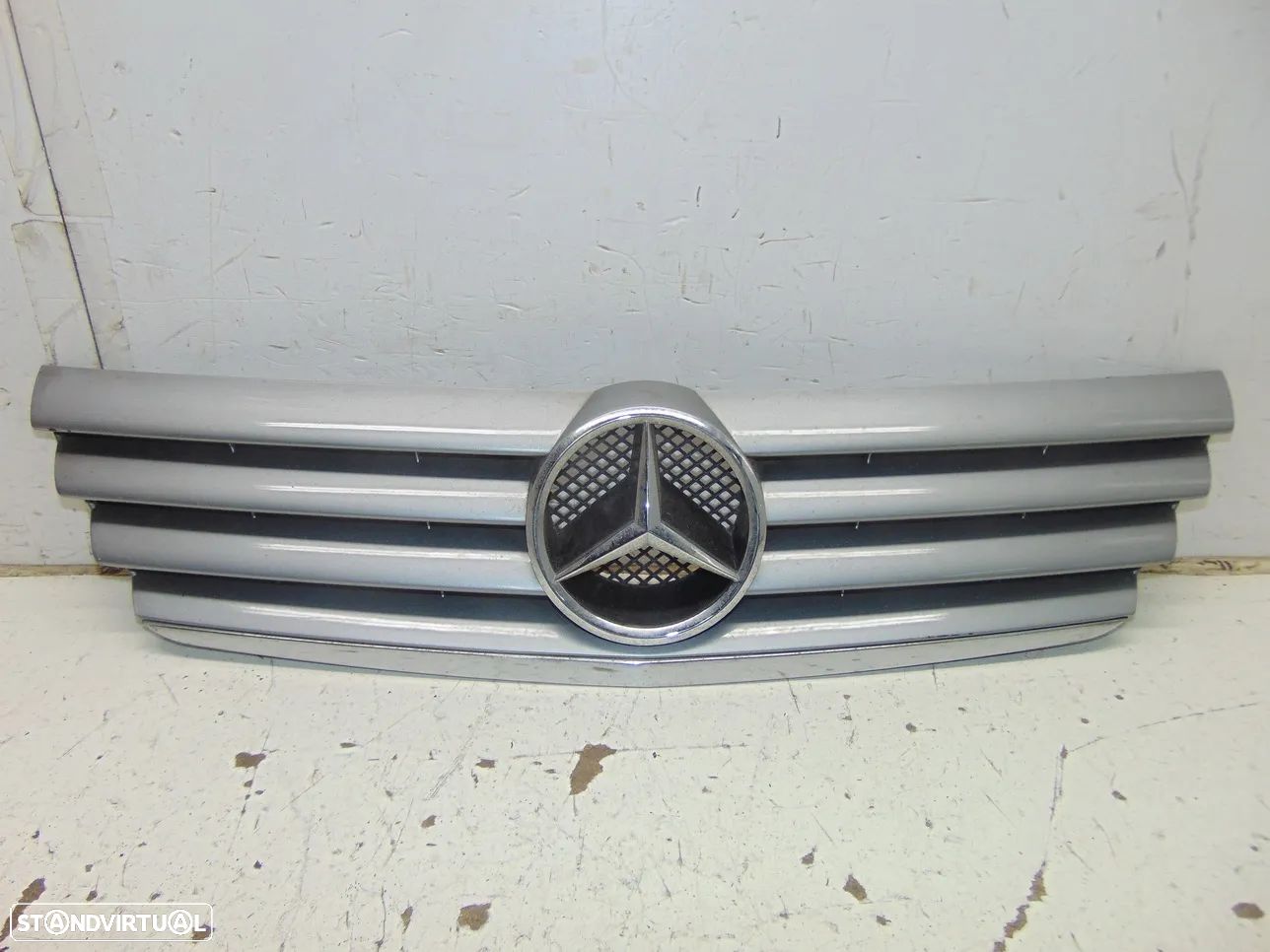Mercedes C grelha frontal - 1