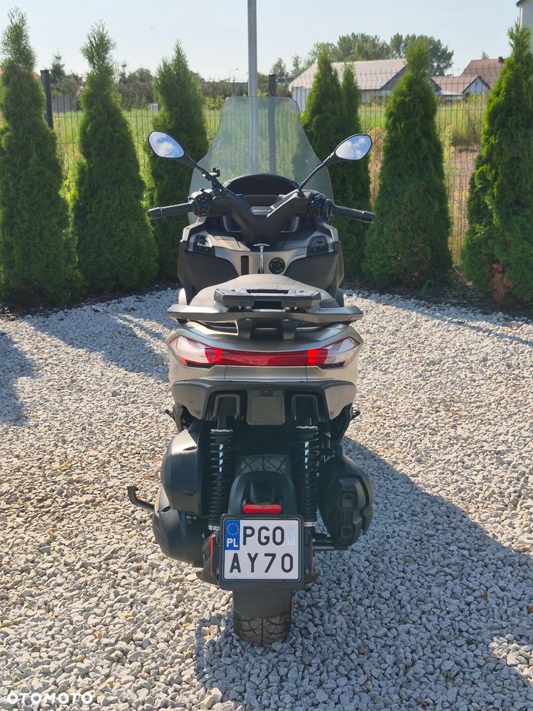 Piaggio MP-3 - 10