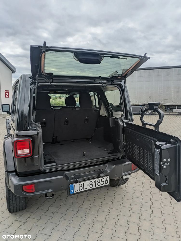Jeep Wrangler - 12