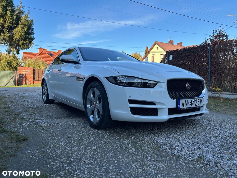 Jaguar XE 25t Pure - 9
