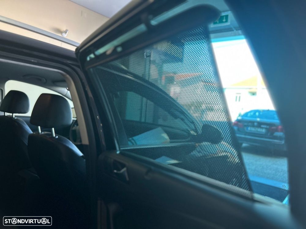 VW Passat Variant 2.0 TDi 4M Highline - 25