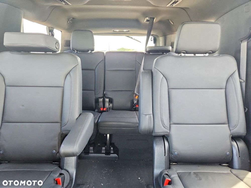 Chevrolet Suburban - 11