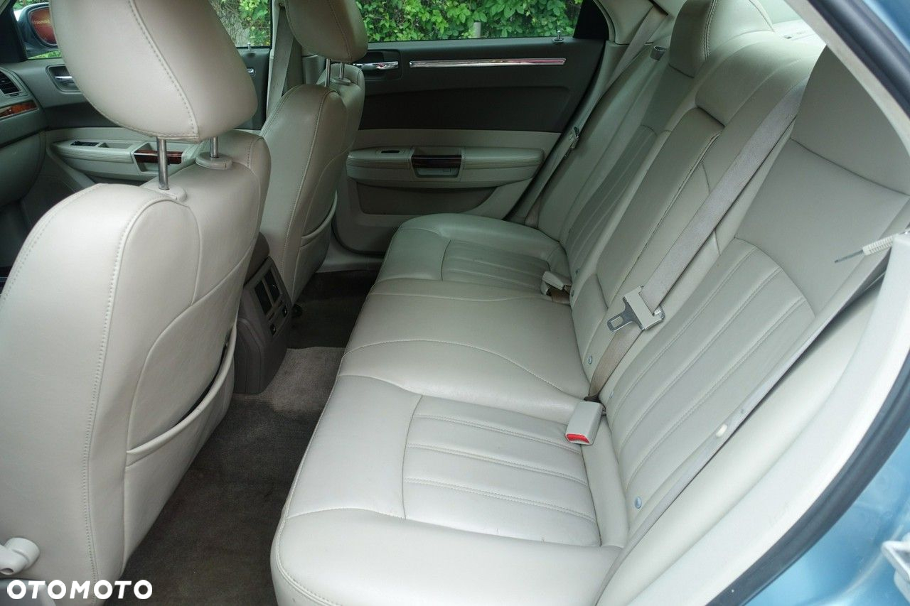 Chrysler 300C - 10