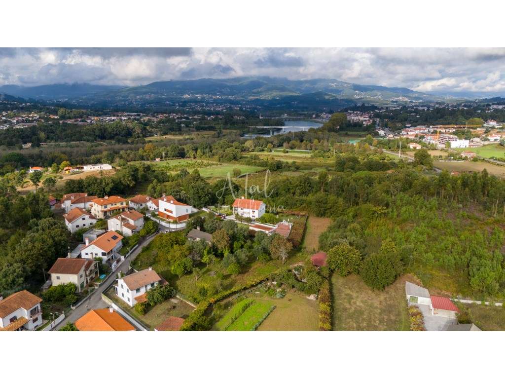 Moradia para Remodelar com 4 Quartos e Lote de 750m² na Correlhã, P... - Grande imagem: 3/16