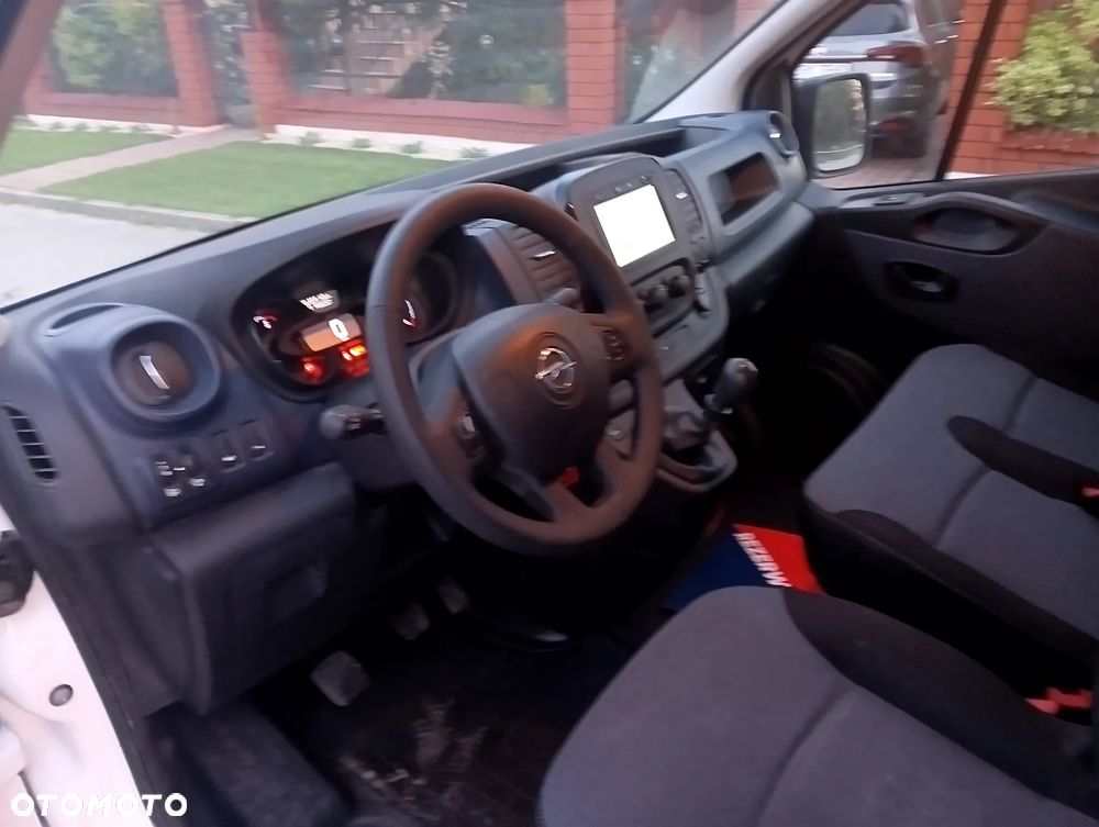 Opel Vivaro - 8
