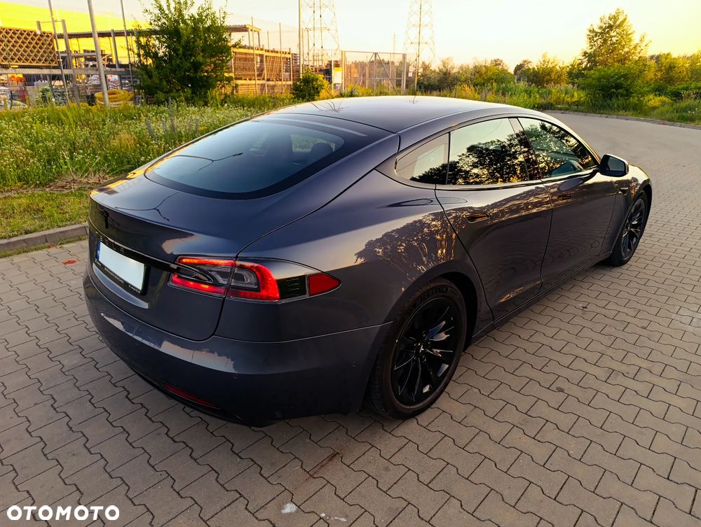 Tesla Model S - 21