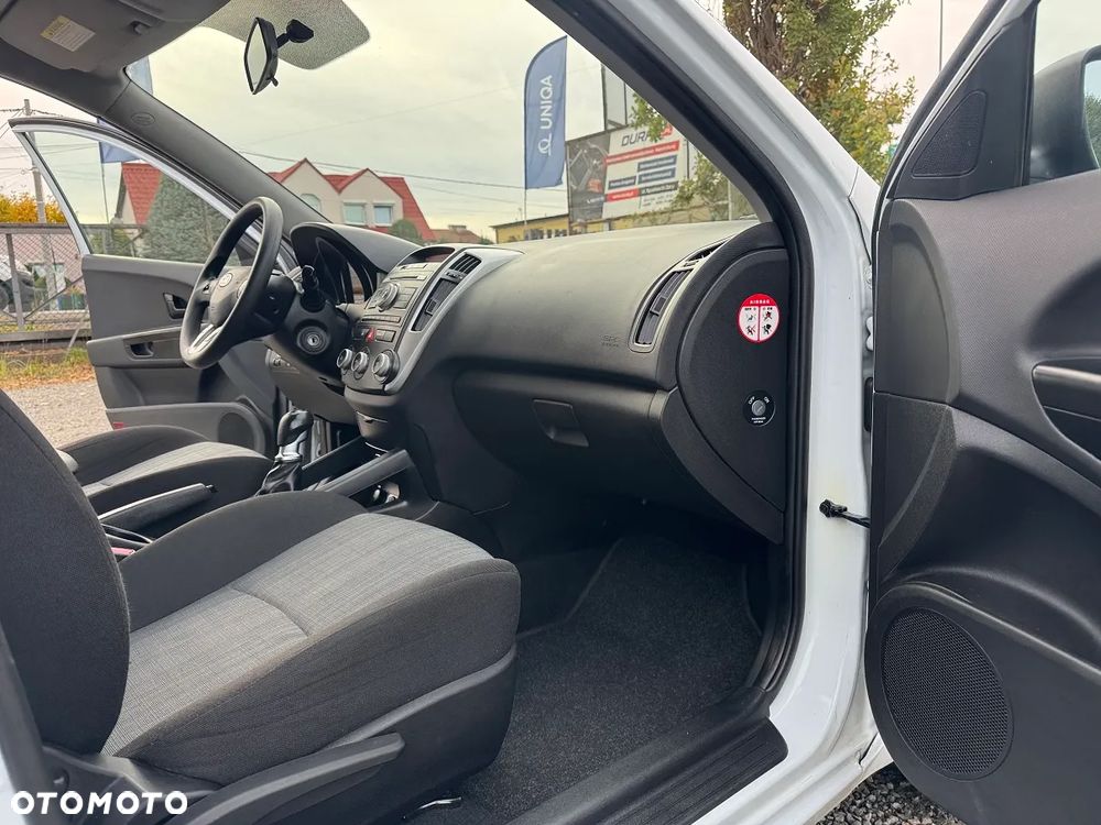 Kia Ceed - 30