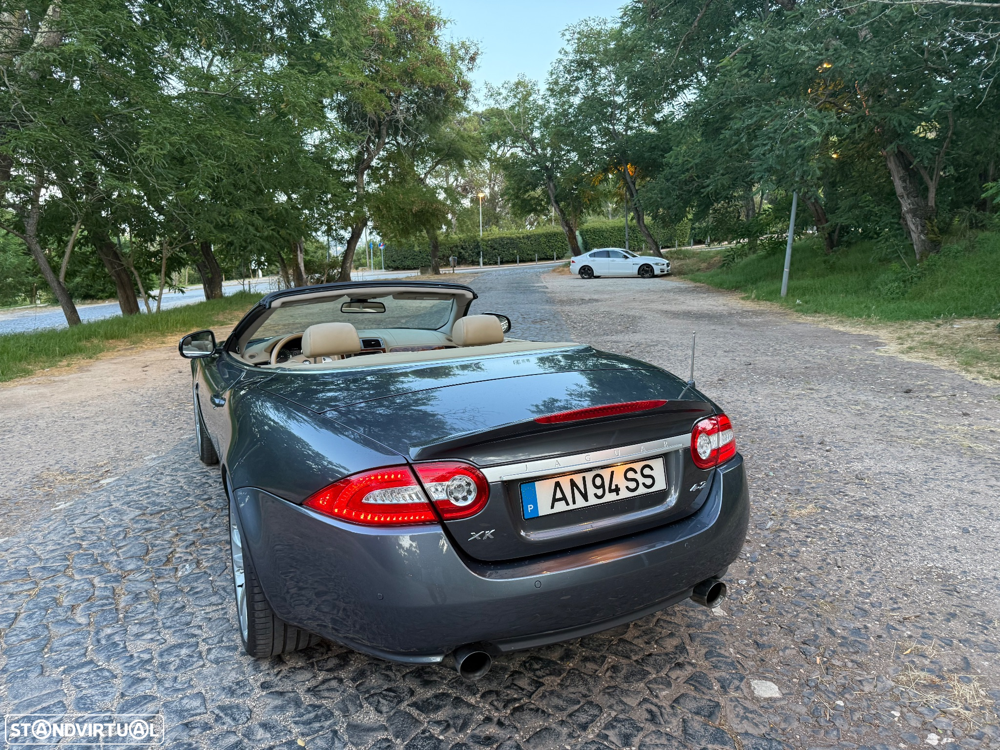 Jaguar XK 4.2 V8 Convertible - 25