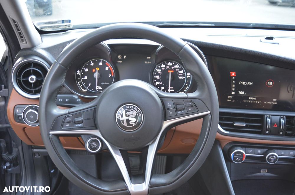 Alfa Romeo Giulia 2.0 Turbo 16V AT8 Veloce - 9