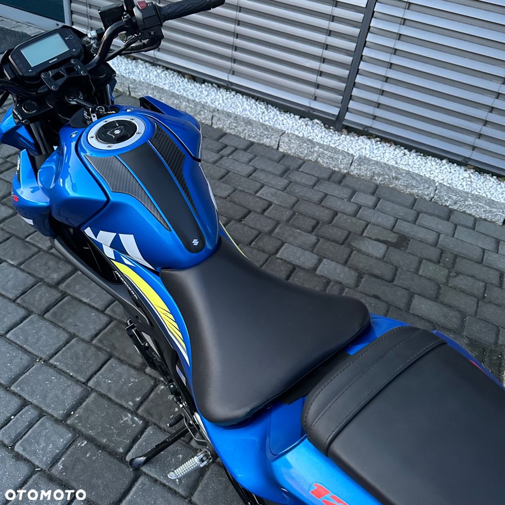 Suzuki GSX - 13