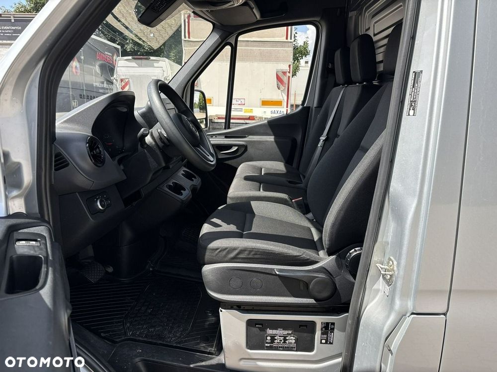 Mercedes-Benz Sprinter - 10