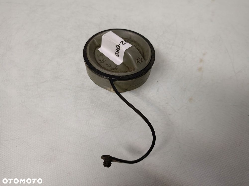 korek paliwa diesel toyota avensis 2 - 1