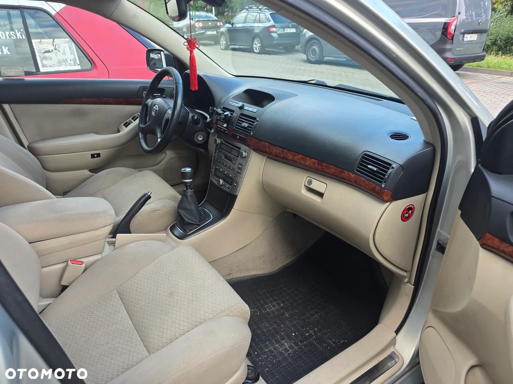 Toyota Avensis 2.2 D-4D Sol - 14