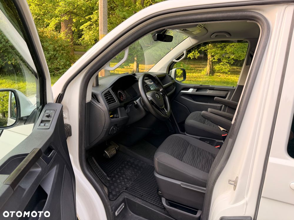 Volkswagen Caravelle - 12