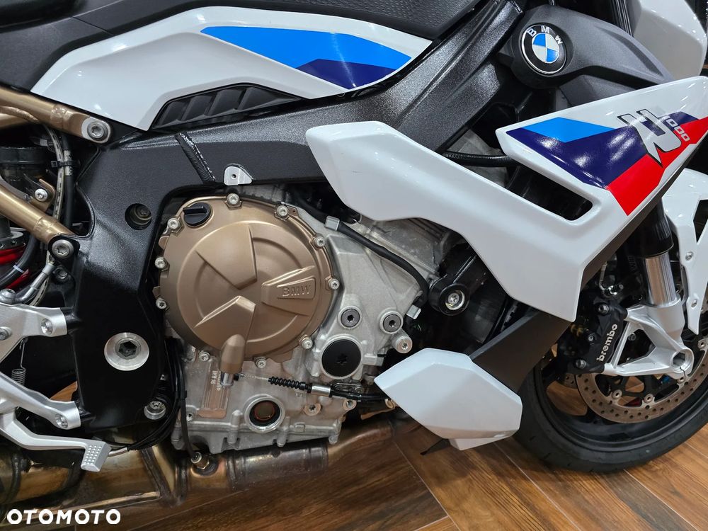 BMW S - 22