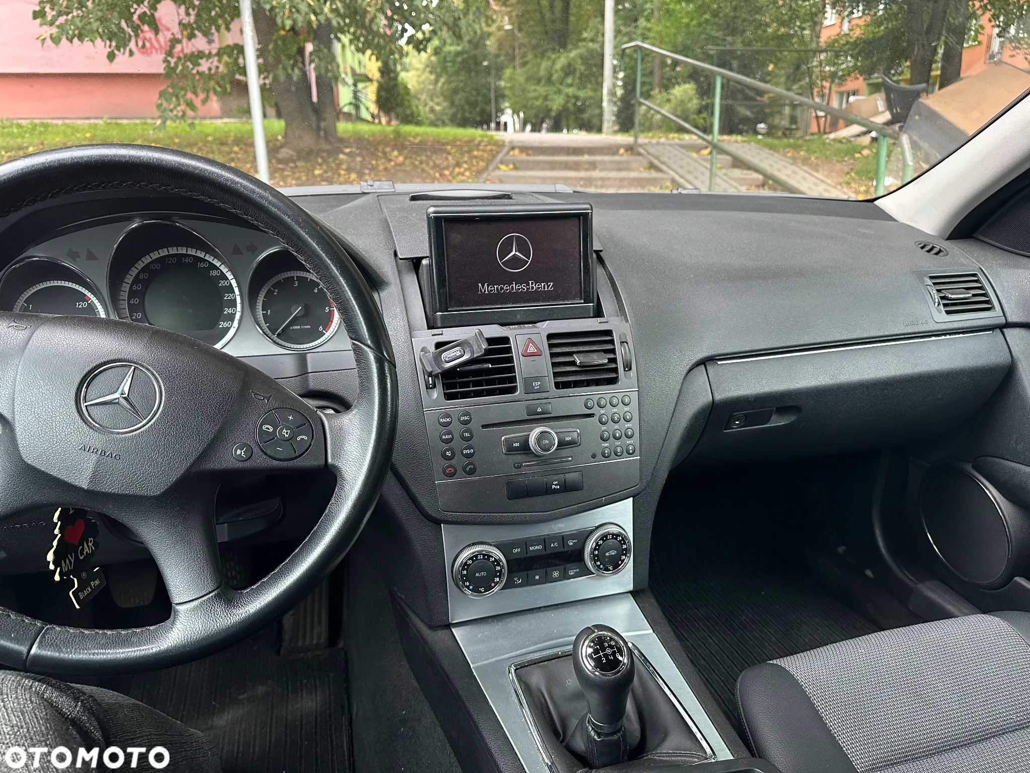 Mercedes-Benz Klasa C 220 CDI BlueEff Avantgarde - 4