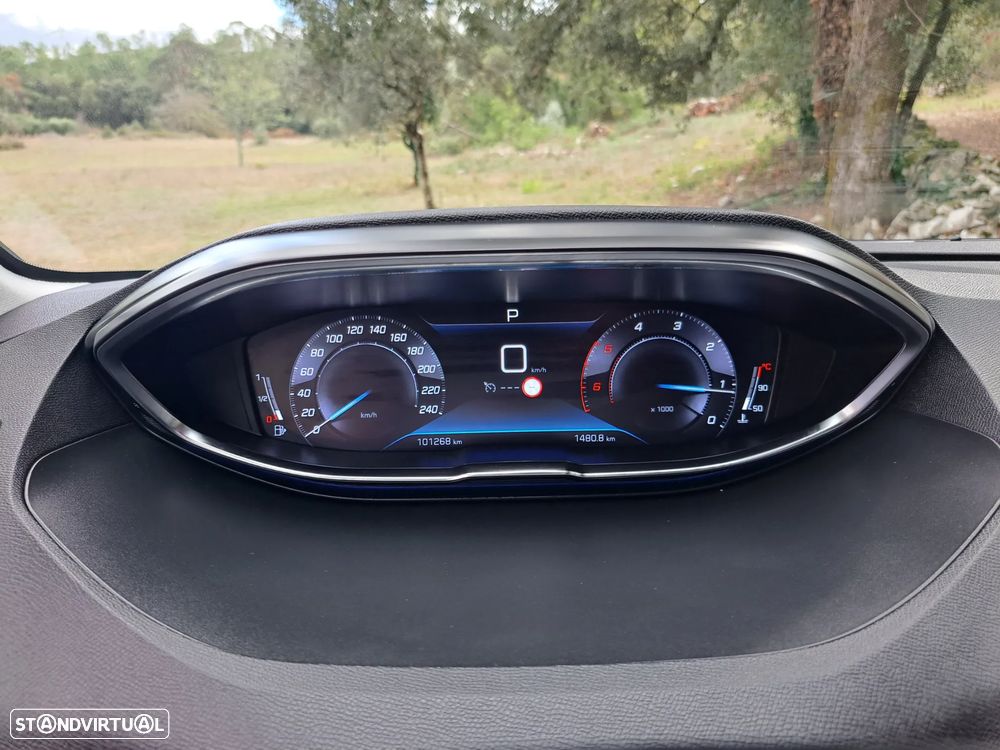 Peugeot 5008 BlueHDI 130 EAT8 Allure - 23