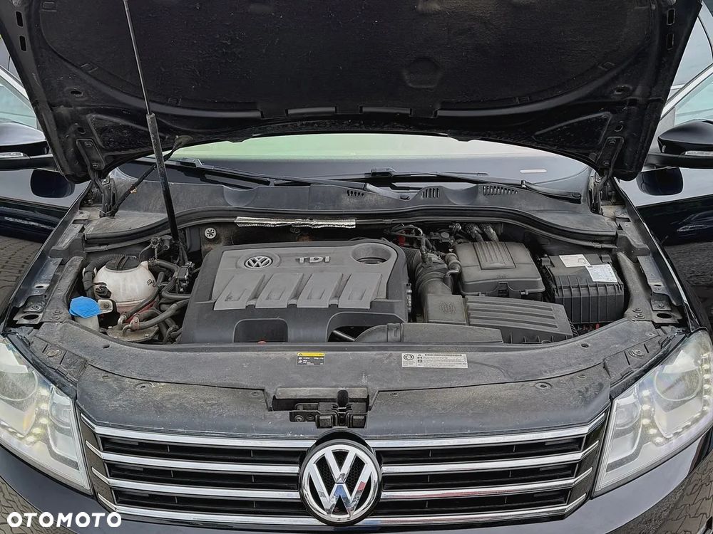 Volkswagen Passat 2.0 TDI Highline - 24