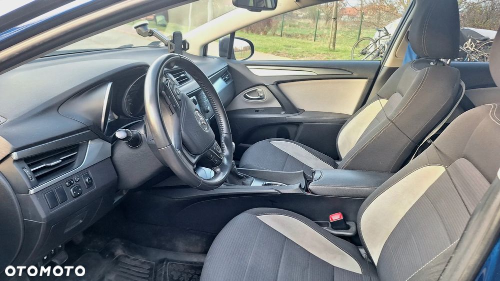 Toyota Avensis 1.8 Premium - 12