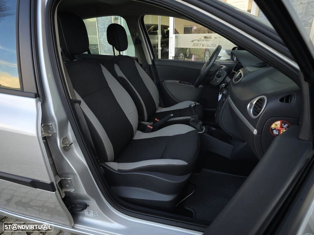 Renault Clio Break 1.2 16V Dynamique S - 21