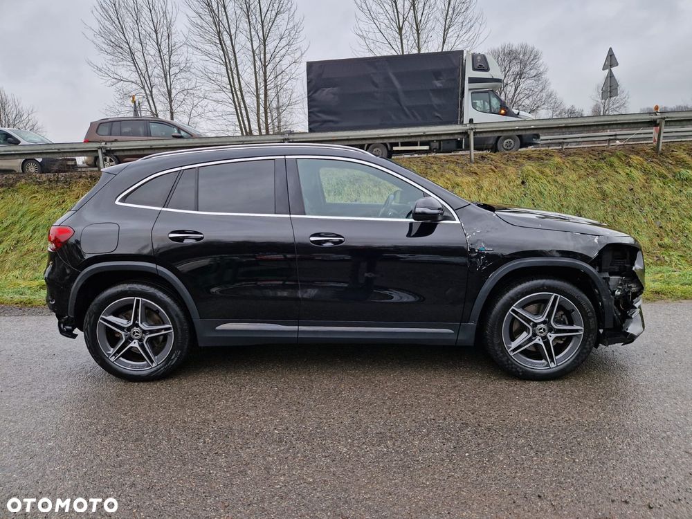 Mercedes-Benz GLA - 8