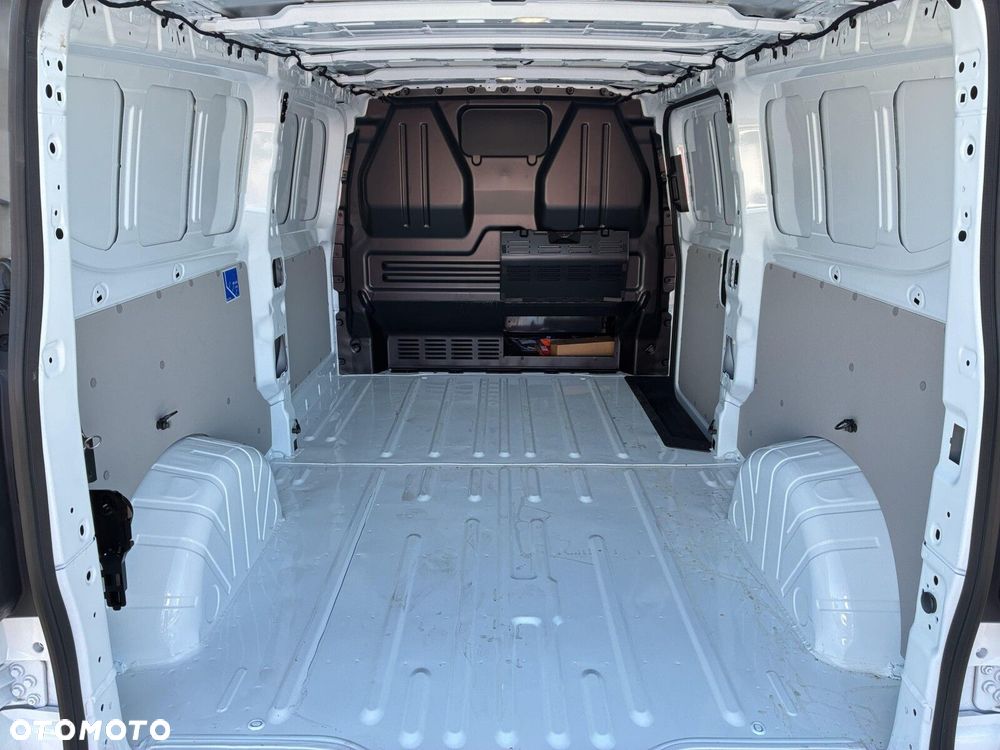 Volkswagen Transporter Furgon L2H1, 2.0 TDI 150 KM manual r. o. 3500 - 13