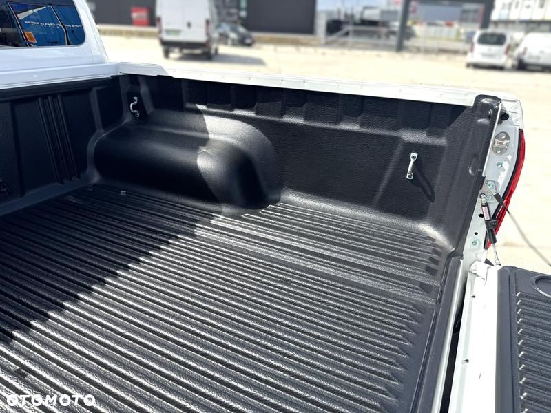 Toyota Hilux - 31