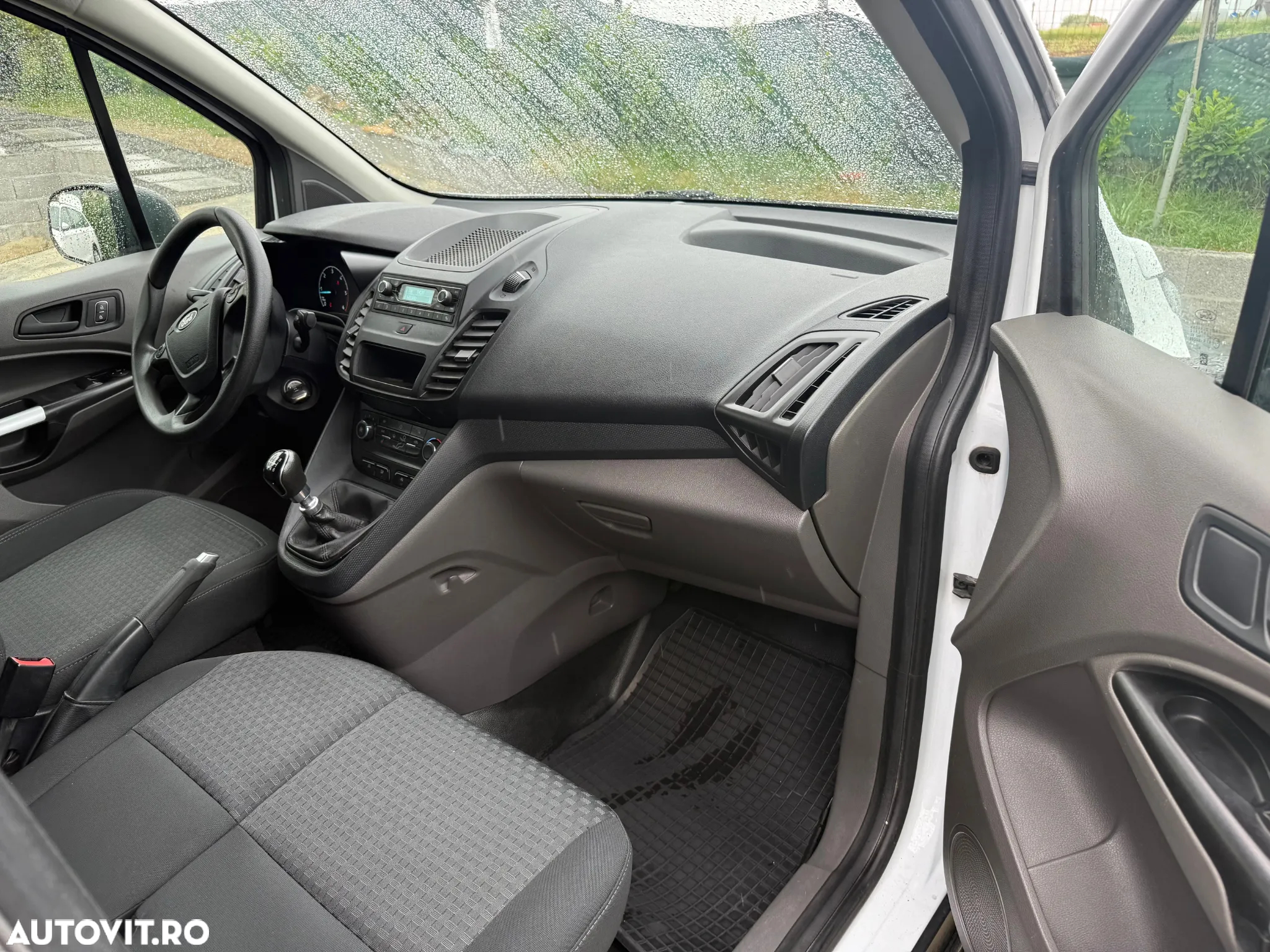 Ford Transit Connect - 8