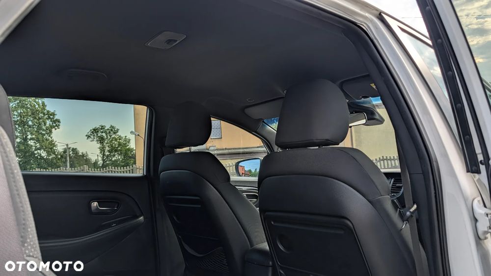 Kia Carens 1.7 CRDi 115 Dream Team Edition - 13