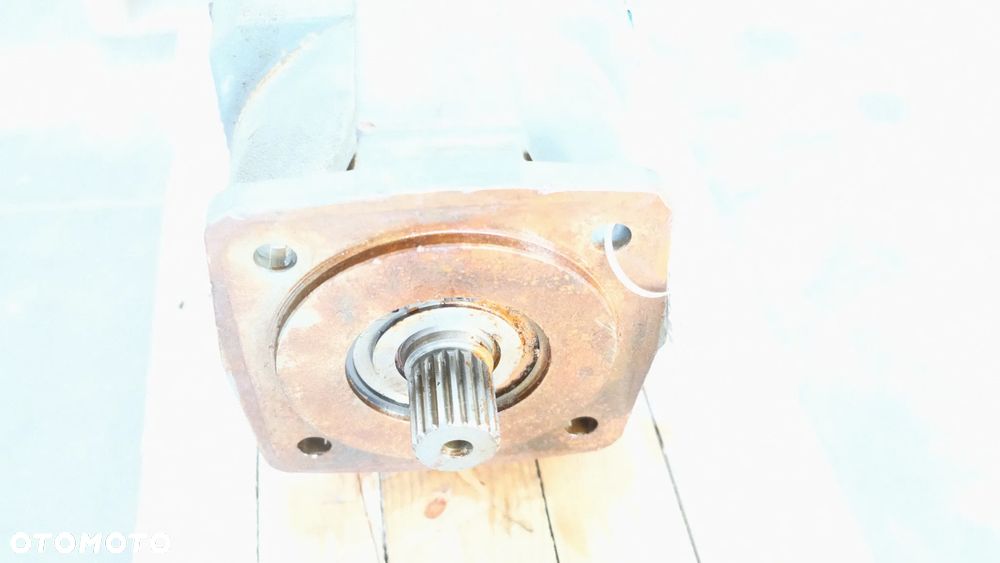 Silnik  A314,A316,,A900,A904,A914,A924,A934hydrauliczny  jazdy liebherr DMVA 0 108 - 6